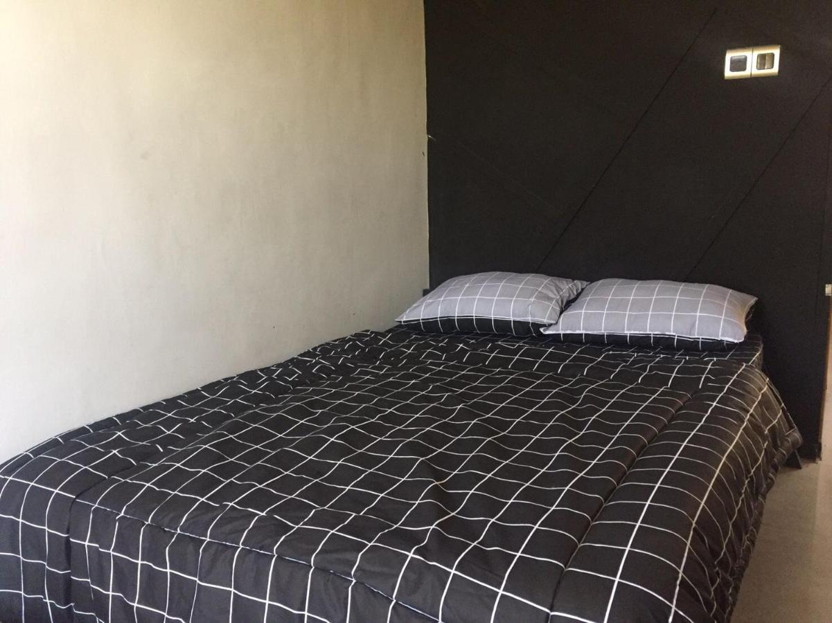 Happy House Bnb Bromo Backpacker Probolinggo Exterior foto