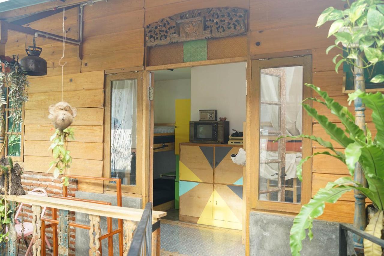 Happy House Bnb Bromo Backpacker Probolinggo Exterior foto