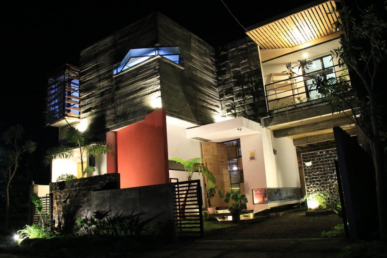 Happy House Bnb Bromo Backpacker Probolinggo Exterior foto